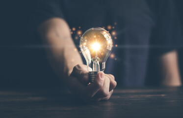 内燃机车（火车）可分为哪些种类？