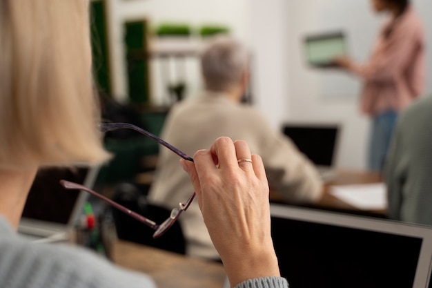 部编版小学六年级上册语文只有一个地球教案5篇